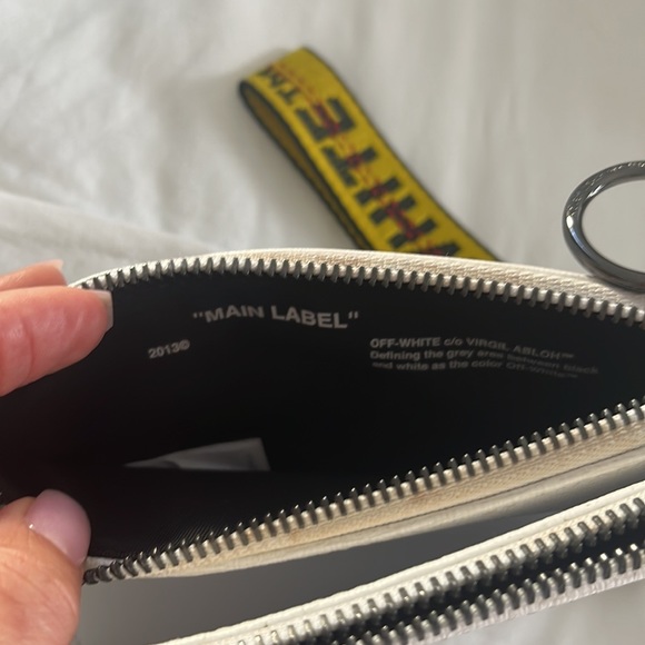 Authentic Off-White Pouch - Picture 4 of 5